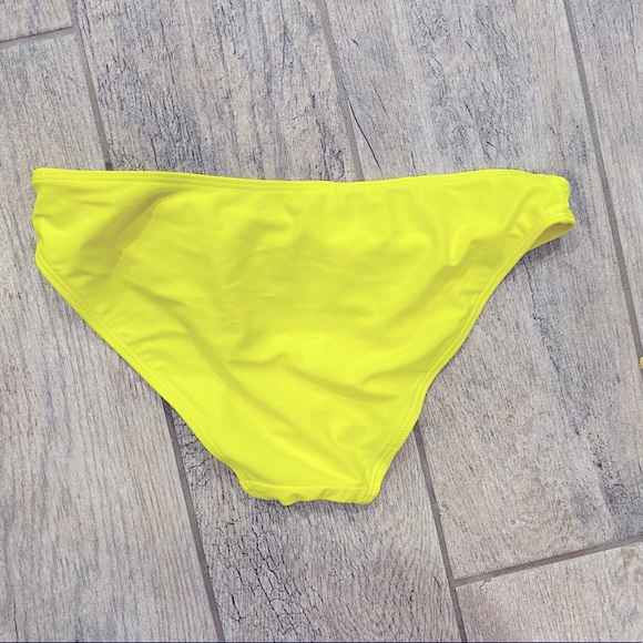 Crossover Top Bikini - Picture 3 of 7